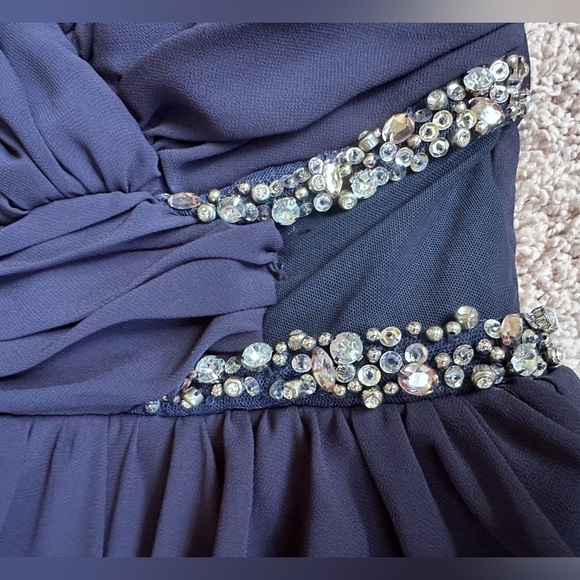 Navy Blue Formal Gown size 3 - Picture 8 of 11